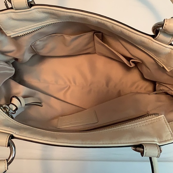 Coach Cream Leather Shoulder Bag - Picture 5 of 6